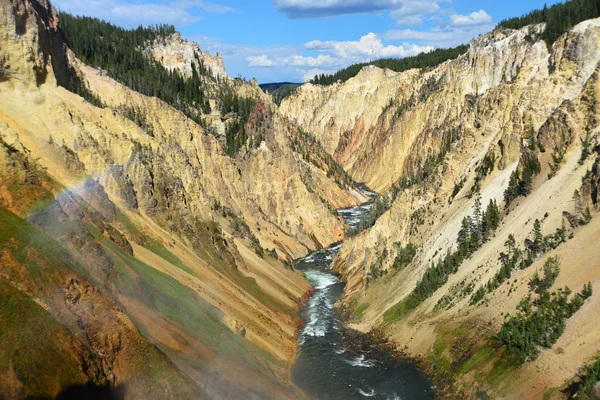 El Gran Cañón de Yellowstone en el Parque Nacional de Yellowstone — Foto de Stock