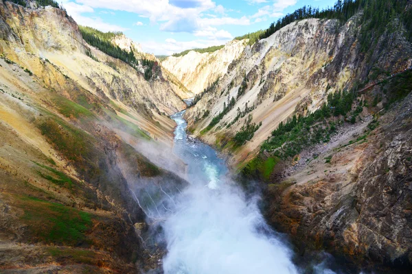 Grand Canyon do Yellowstone no Parque Nacional de Yellowstone — Fotografia de Stock