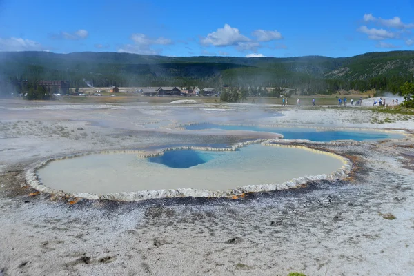 Heißes Geysir-Becken in alter Treue — Stockfoto