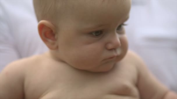 Happy baby in the summer on the nature — Stock Video