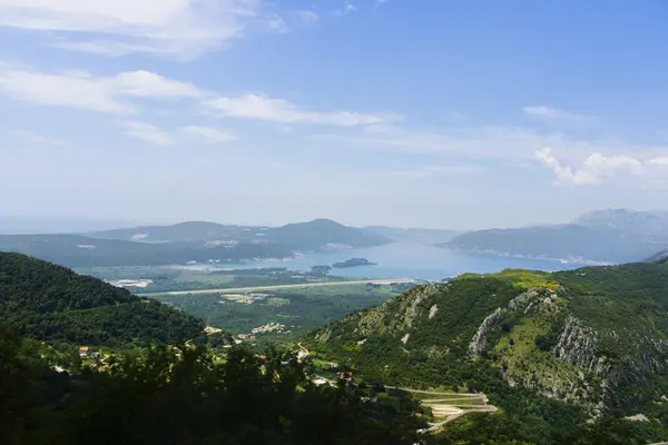 güneşli Karadağ - Güney Avrupa'da bir ülkede