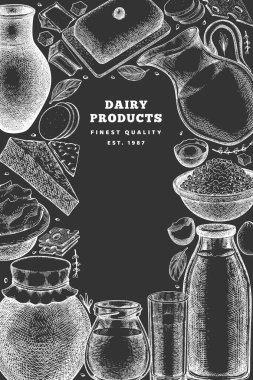 Çiftlik gıda tasarım şablonu. Tebeşir tahtasında elle çizilmiş vektör mandırası çizimi. İşlenmiş stil farklı süt ürünleri ve yumurta pankartları. Retro gıda arka planı.
