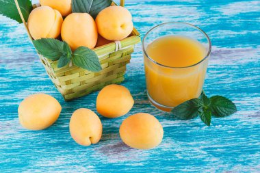 Kayısı sepeti nane ile