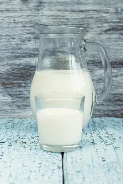 Jar with milk, and full glass with milk — Stock Photo, Image