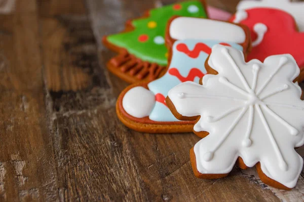 Peperkoek Met Verschillende Decoraties Van Suikerwerk Mastiek Wazig Achtergrond — Stockfoto