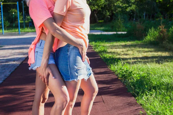 Belle Ragazze Sta Insieme Soft Focus Sfondo — Foto Stock