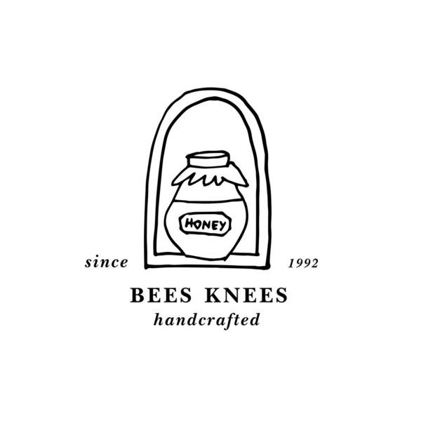 Векторный иллюстрационный логотип и шаблон дизайна или бейдж. Органическая и экологическая медовая этикетка - бутылка меда. Линейный стиль
.