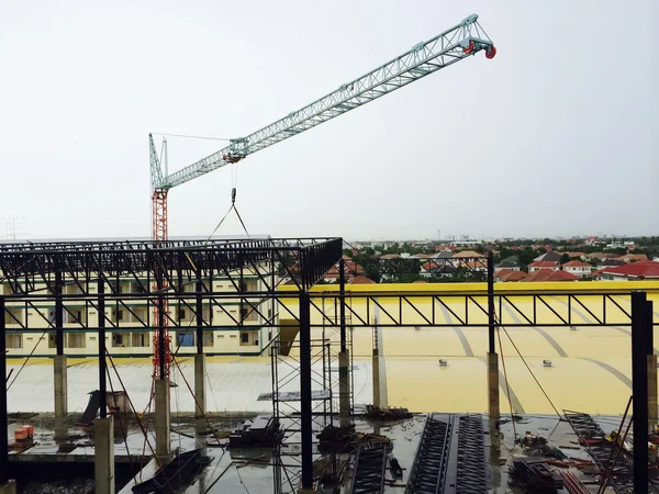 Grúa torre en obra. — Foto de Stock