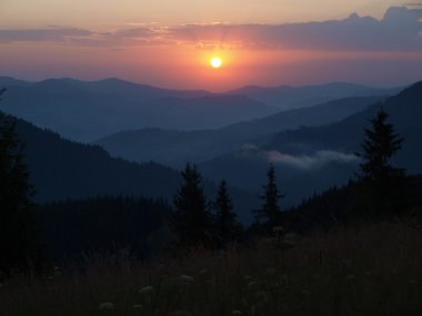 Dağlarda gün batımı