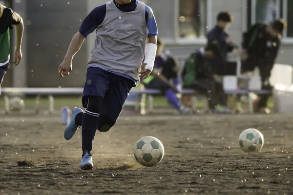 Pratique du football après l'école — Photo