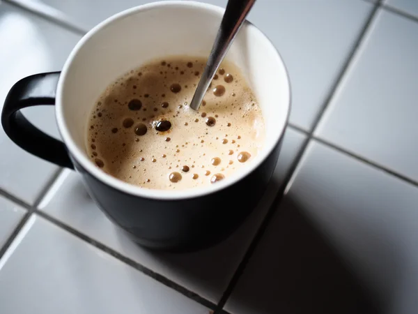 Una taza de café en la cocina —  Fotos de Stock