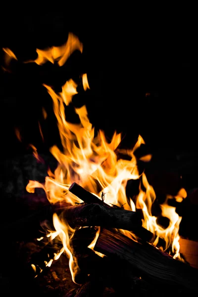 화재와 검정색 배경 — 스톡 사진