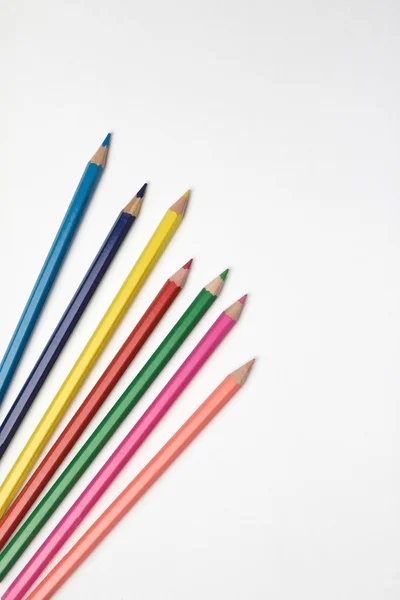 Crayons de couleur et fond blanc — Photo