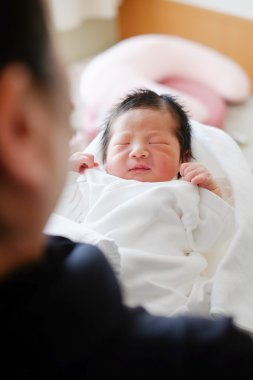 Japonya'da yeni doğan bebek
