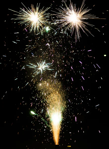 Feuerwerk in der Sommernacht — Stockfoto