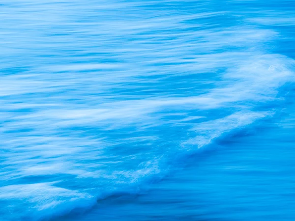 Blue wave in summer ocean — Stock Photo, Image