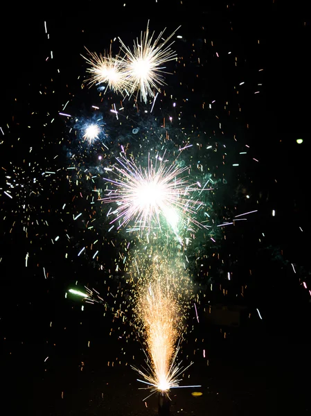 Feuerwerk in der Sommernacht — Stockfoto