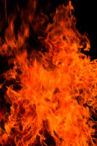 검은 배경에서 일어난 화재 — 스톡 사진