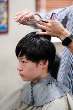 Japonya 'da saç kesen adam.