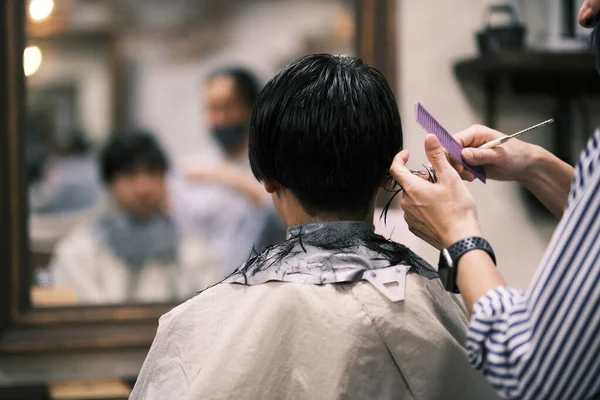 Man Cutting Hair Japan — Stock Photo, Image