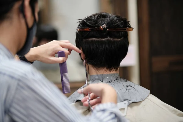 Man Cutting Hair Japan — Stock Photo, Image