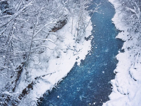 冬季的蓝色河流 Hokkadio — 图库照片