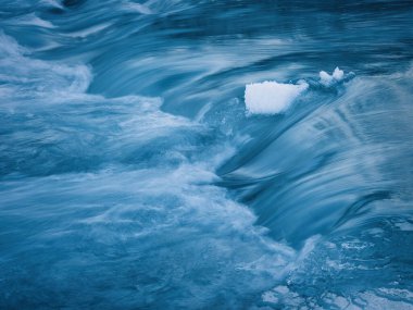 Nehir kışın akar hokkaido