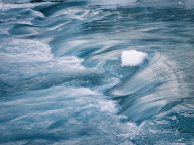 Nehir kışın akar hokkaido