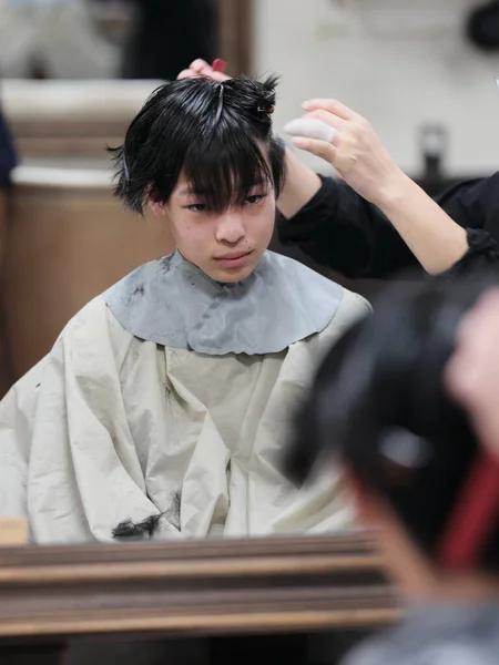 Man Cutting Hair Japan — Stock Photo, Image