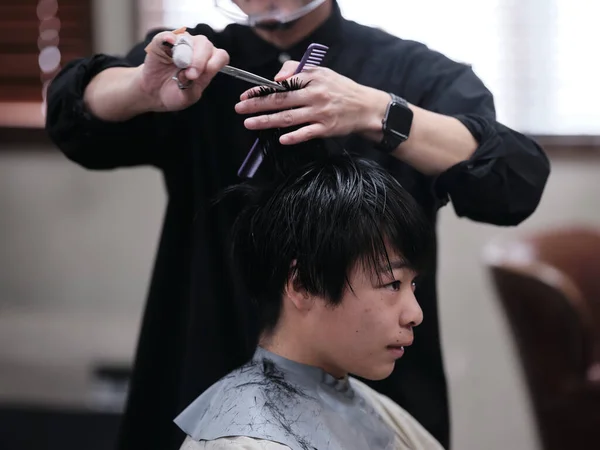 Man Cutting Hair Japan — Stock Photo, Image