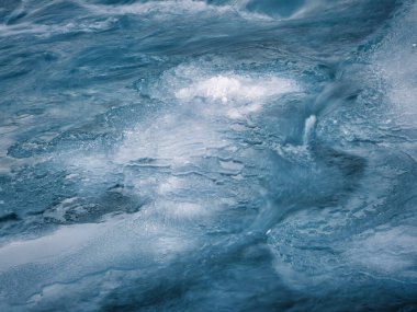 Donmuş nehir kışın hokkaido