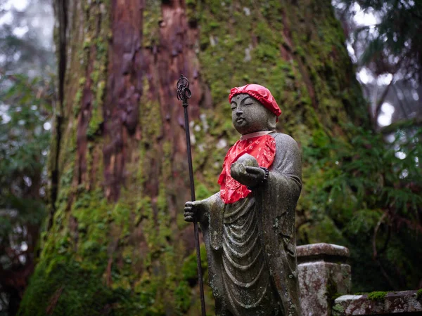 森の中の地蔵菩薩 — ストック写真