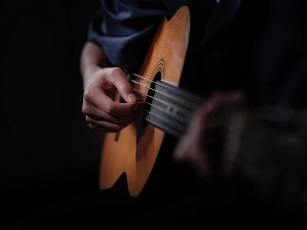 Handen Van Een Gitarist — Stockfoto