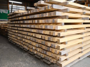 Japonya 'da kereste deposu.