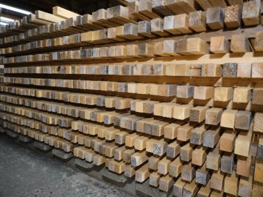 Japonya 'da kereste deposu.