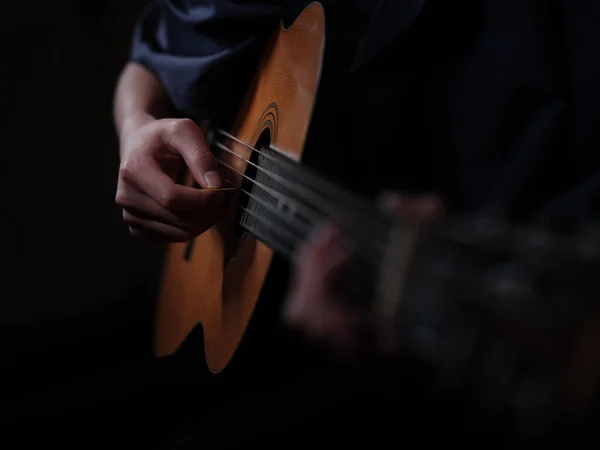 Руки Гитариста — стоковое фото
