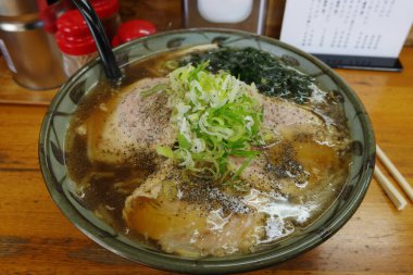 Soya sosu aromalı siu ramen.