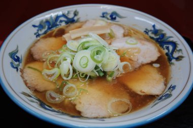 Soya sosu aromalı siu ramen.