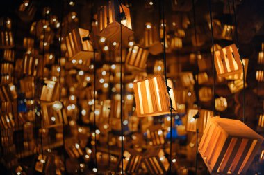 Kış festivalinde çok fener olur.