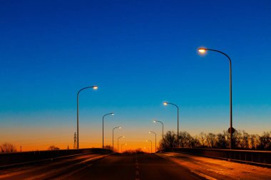 Japonya 'da şafakta yol