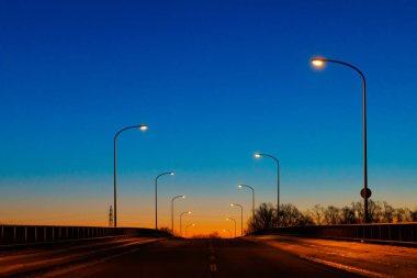 Japonya 'da şafakta yol