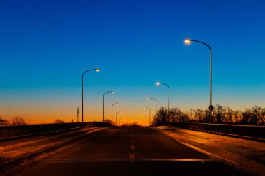 Japonya 'da şafakta yol