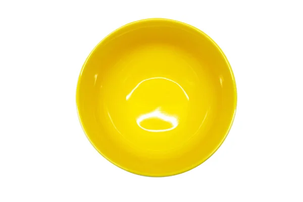 Vue de dessus jaune vide propre rond céramique profonde bouillie plats isolés fond blanc avec espace de copie. endroit pour copier. assiette dans un style minimaliste. Mise en page conceptuelle pour l'étiquetage et le placement — Photo