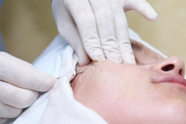 Yüz cerrahisi kaldırma prosedürü.