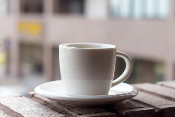 Masada bir fincan kahve.