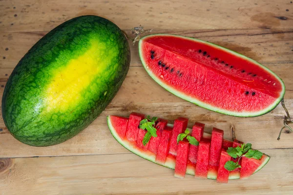 Taze karpuz. Karpuz dilimli. 