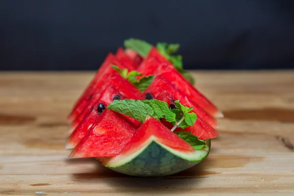  Kırmızı karpuz dilimleri.  