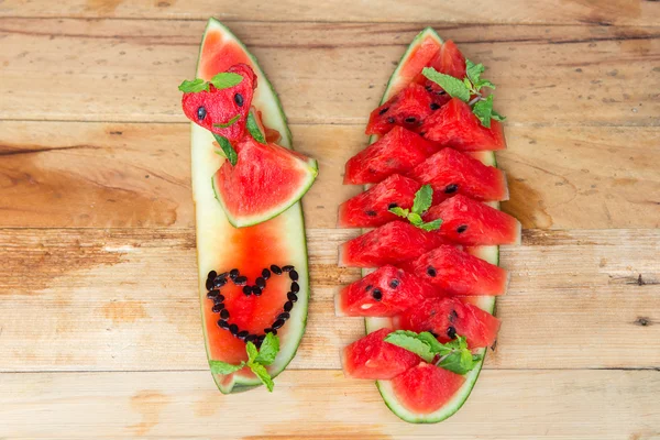 Kırmızı karpuz dilimleri.