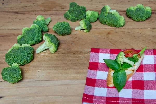 Brokoli ile sandviç. Brokoli