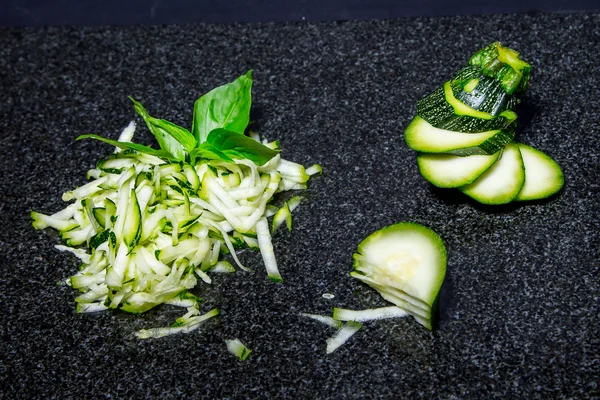 Genç kabak dilim ile